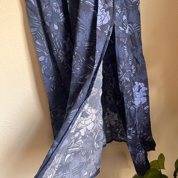 Marine Layer :: Emyln Blue Floral Wrap Midi Dress :: Small - Picture 9 of 14